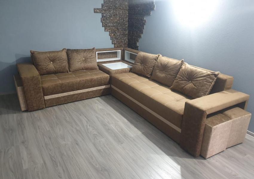 Coltar extensibil Stilleto cu tabureti
