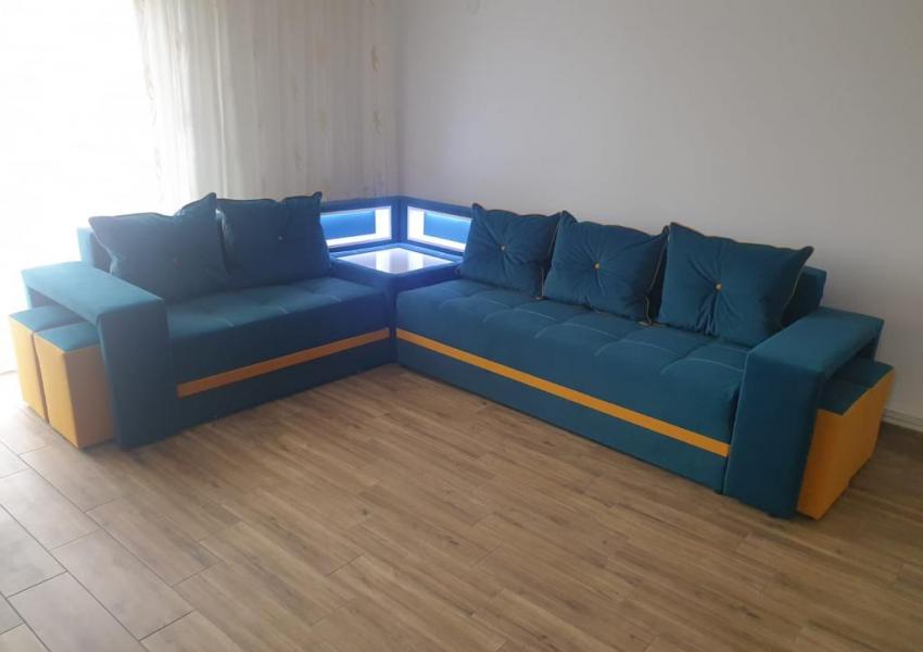 Coltar extensibil Stiletto cu tabureti