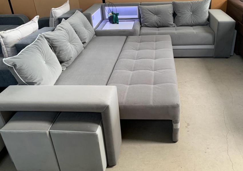 Coltar extensibil Stiletto cu tabureti