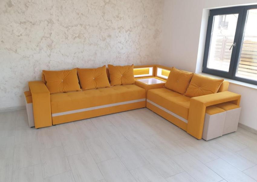 Coltar extensibil Stiletto cu tabureti